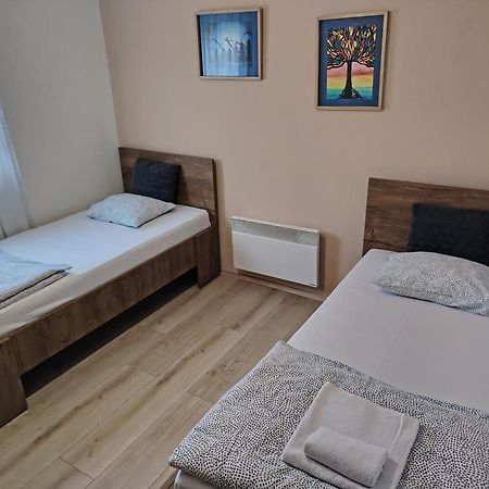 Guest House Pin Laktasi Ngoại thất bức ảnh